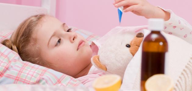 علاج السخونة عند الاطفال بالدواء وفي المنزل