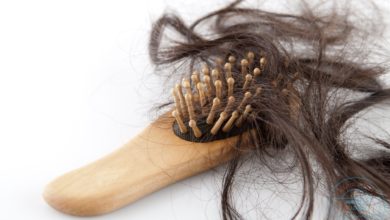 علاج سقوط الشعر ما بين علاجات منزلية عشبية وأساليب طبية دوائية