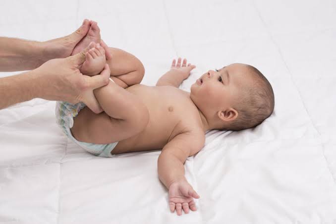 تمارين علاج الإمساك عند الرضع