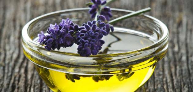 علاج الام الدورة الشهرية بالتدليك بزيت اللافندر