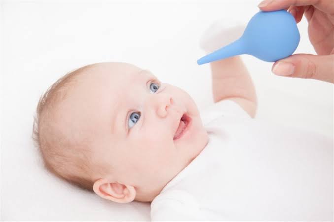 استخدام شفاط الأنف في علاج الكحه والبلغم عند الاطفال الرضع
