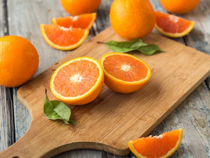 برتقال مقطوع نصفين
