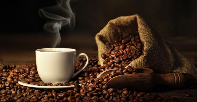 فنجان قهوة ساخن