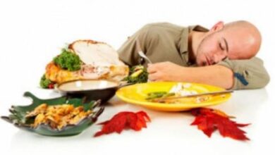 ما هي أضرار تناول الطعام قبل النوم مباشرة ؟