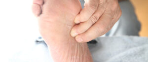 أهم الأعراض المصاحبة لألم باطن القدم