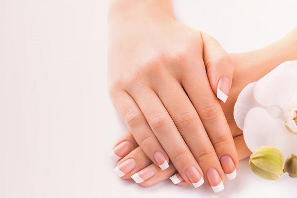 كريمات تفتيح اليدين من الصيدليه والاثار الاسلبية لهذه الكريمات