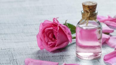 شراب الورد طريقة التحضير واستخداماته للبشرة والشعر