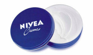 كريم نيفيا Nivea Cream لـ تفتيح وترطيب البشرة