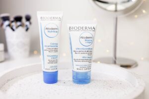 Bioderma والبشرة الجافة ، غسول يمنح بشرتك الرطوبة والتغذية ويحميها من التشققات وينظفها ويطهرها بـ عمق